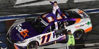 Bild zum Inhalt: NASCAR Charlotte: Sieg für Denny Hamlin bei Überschlag und Massencrash