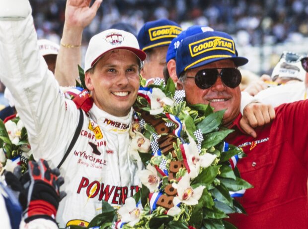 Kenny Bräck feiert mit AJ Foyt seinen Indy-500-Sieg 1999 Kenny Bräck feiert mit AJ Foyt seinen Indy-500-Sieg 1999