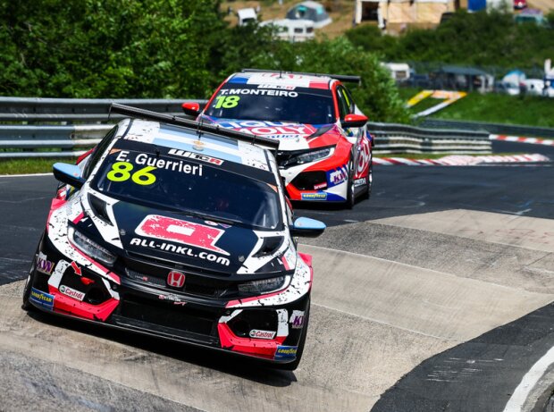 Rennfahrzeuge des WTCR auf der Nürburgring-Nordschleife Rennfahrzeuge des WTCR auf der Nürburgring-Nordschleife