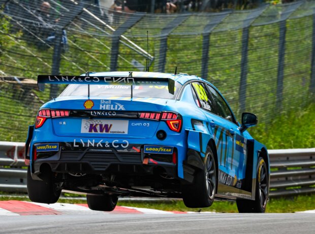 TCR-Fahrzeug von Lynk & Co auf der Nürburgring Nordschleife TCR-Fahrzeug von Lynk & Co auf der Nürburgring Nordschleife