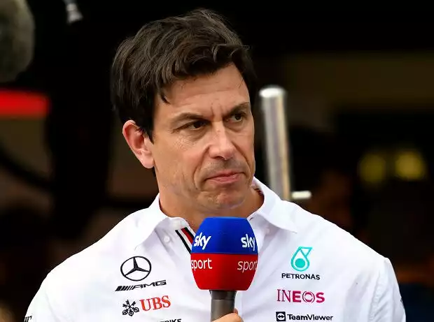 Toto Wolff, Lewis Hamilton, George Russell Titel-Bild zur News: Toto Wolff, Lewis Hamilton, George Russell
