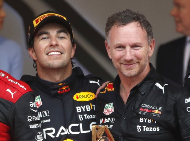Sergio Perez und Christian Horner bei der Siegerehrung zum Grand Prix von Monaco 2022