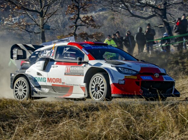 Titel-Bild zur News: Sebastien Ogier im Toyota GR Yaris Rally1 bei der Rallye Monte-Carlo 2022
