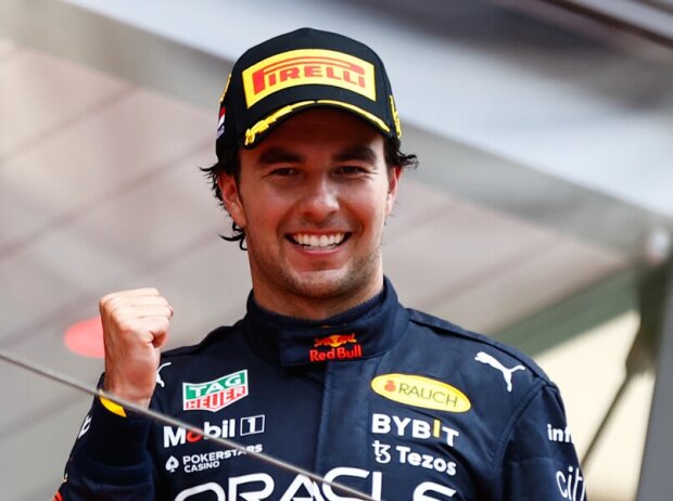 Titel-Bild zur News: Sergio Perez ballt die Faust nach dem Sieg beim Formel-1-Rennen in Monaco 2022