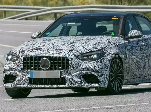 Mercedes-AMG C 63 (2022) als Erlkönig Titel-Bild zur News: Mercedes-AMG C 63 (2022) als Erlkönig