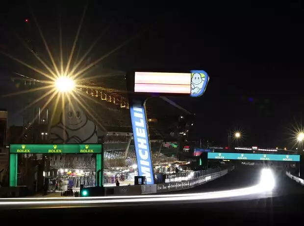 24h Le Mans, Panorama Start-Ziel-Gerade, Langzeitbelichtung Titel-Bild zur News: 24h Le Mans, Panorama Start-Ziel-Gerade, Langzeitbelichtung