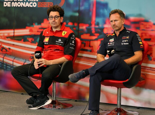 Titel-Bild zur News: Ferrari-Teamchef Mattia Binotto und Red-Bull-Teamchef Christian Horner vor dem Formel-1-Rennen in Monaco 2022