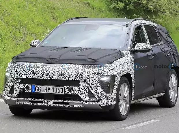 Hyundai Kona (2023) auf neuen Erlkönigfotos Titel-Bild zur News: Hyundai Kona (2023) auf neuen Erlkönigfotos