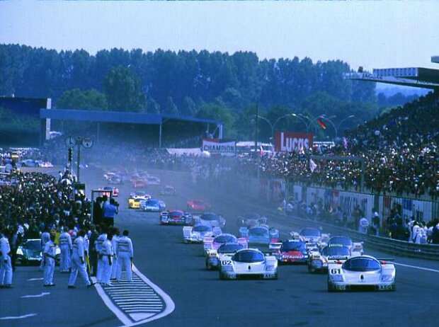 Sauber-Mercedes auf dem Weg zum Sieg in Le Mans 1989 Sauber-Mercedes auf dem Weg zum Sieg in Le Mans 1989