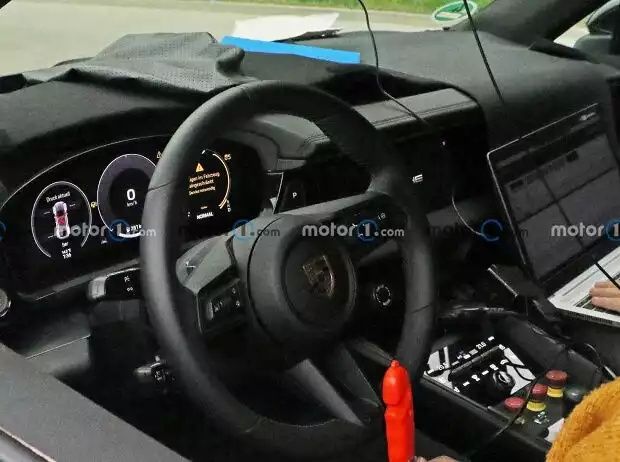 Porsche Macan EV auf neuen Erlkönigbildern Titel-Bild zur News: Porsche Macan EV auf neuen Erlkönigbildern