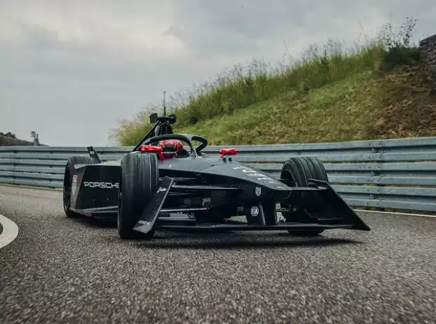 Pascal Wehrlein im Gen3-Auto von Porsche für die Formel E 2023 Titel-Bild zur News: Pascal Wehrlein im Gen3-Auto von Porsche für die Formel E 2023