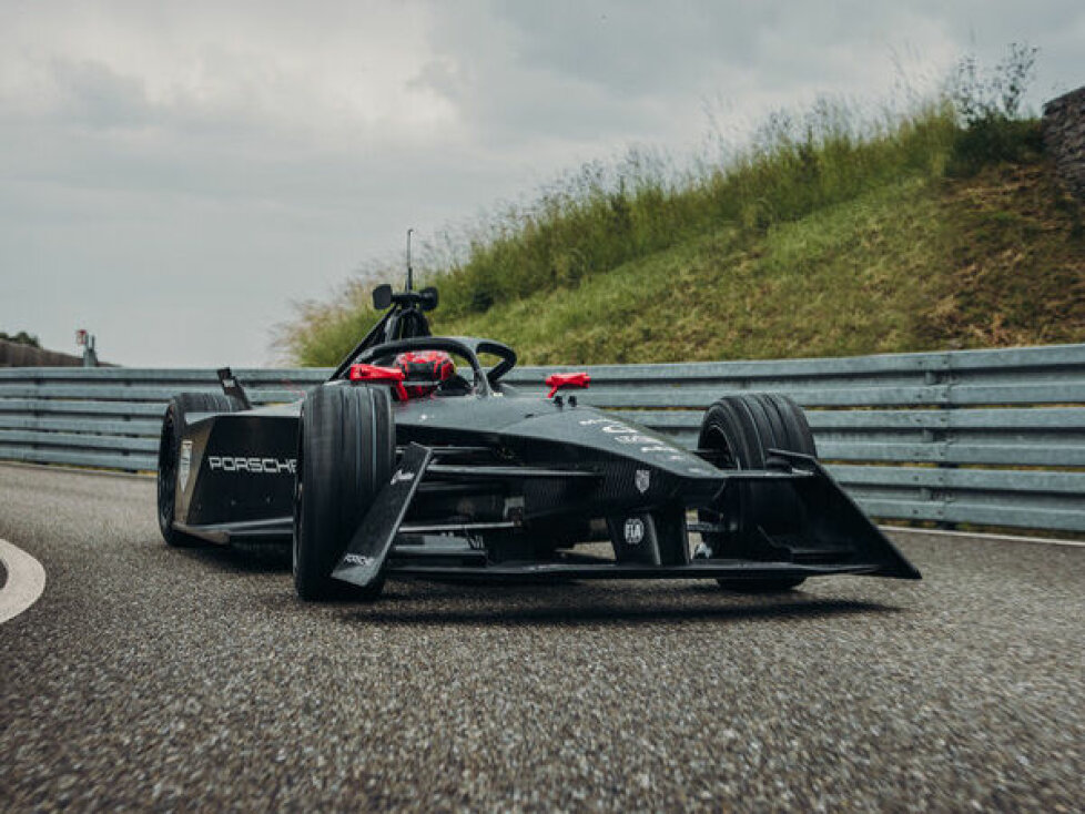 Pascal Wehrlein im Gen3-Auto von Porsche für die Formel E 2023