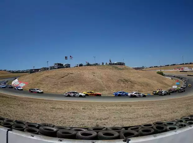 NASCAR-Action auf dem Sonoma Raceway Titel-Bild zur News: NASCAR-Action auf dem Sonoma Raceway