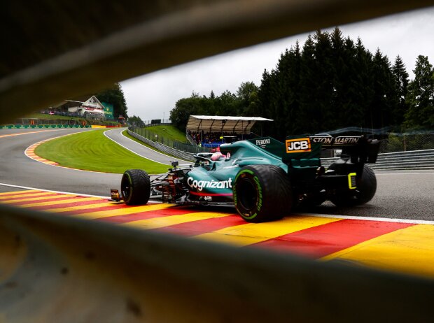 Titel-Bild zur News: Sebastian Vettel (Aston Martin) im Training zum Formel-1-Rennen in Spa-Francorchamps 2021