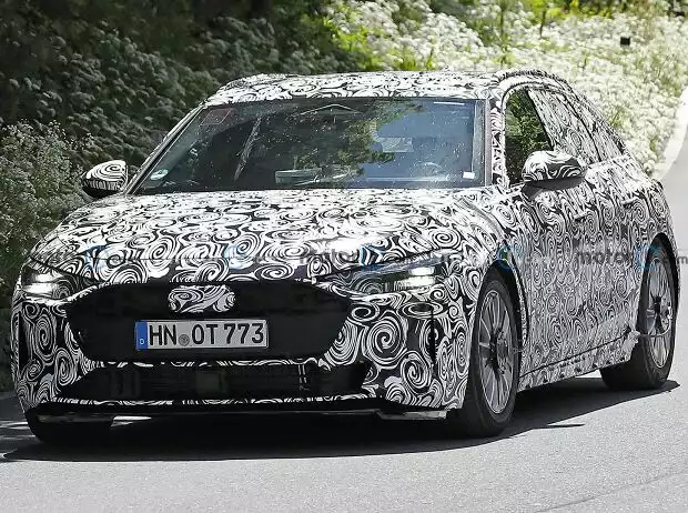 Audi S4 (2023) auf ersten Erlkönigbildern Titel-Bild zur News: Audi S4 (2023) auf ersten Erlkönigbildern