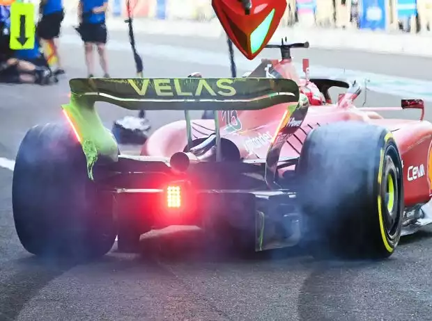 Charles Leclerc im Ferrari F1-75 beim Verlassen der Box in Baku 2022 Titel-Bild zur News: Charles Leclerc im Ferrari F1-75 beim Verlassen der Box in Baku 2022