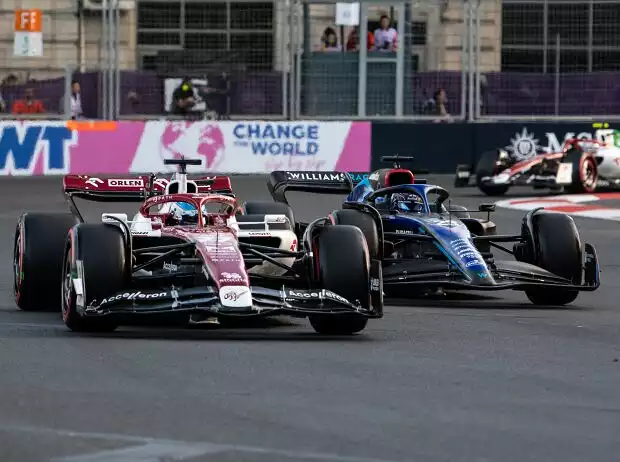 Alexander Albon (Williams) und Valtteri Bottas (Alfa Romeo) beim Formel-1-Qualifying in Baku 2022 Titel-Bild zur News: Alexander Albon (Williams) und Valtteri Bottas (Alfa Romeo) beim Formel-1-Qualifying in Baku 2022