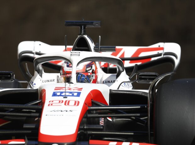 Heckflügel am Haas VF-22 von Kevin Magnussen in Baku 2022