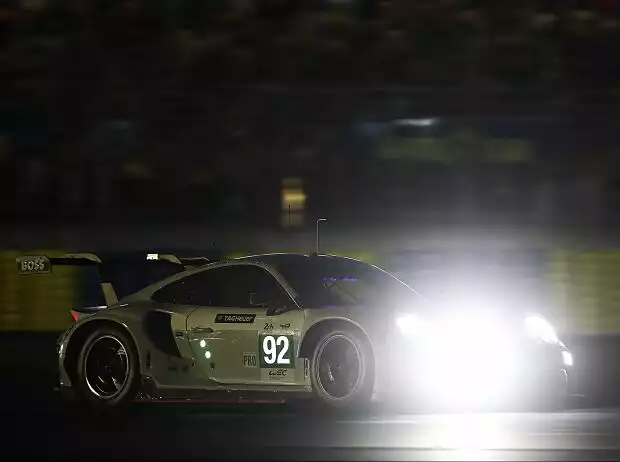 Der Porsche #92 liegt in der GTE Pro plötzlich an der Spitze Titel-Bild zur News: Der Porsche #92 liegt in der GTE Pro plötzlich an der Spitze