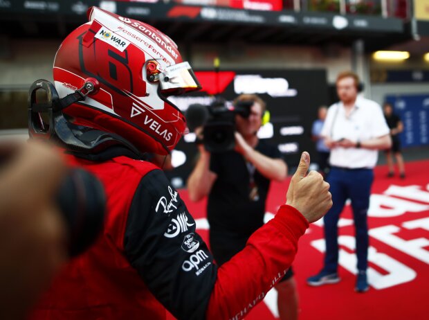 Titel-Bild zur News: Charles Leclerc (Ferrari) freuit sich über seine Pole beim Formel-1-Rennen in Baku 2022