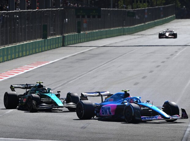 Titel-Bild zur News: Esteban Ocon (Alpine) vor Sebastian Vettel (Aston Martin) im Formel-1-Rennen von Baku 2022