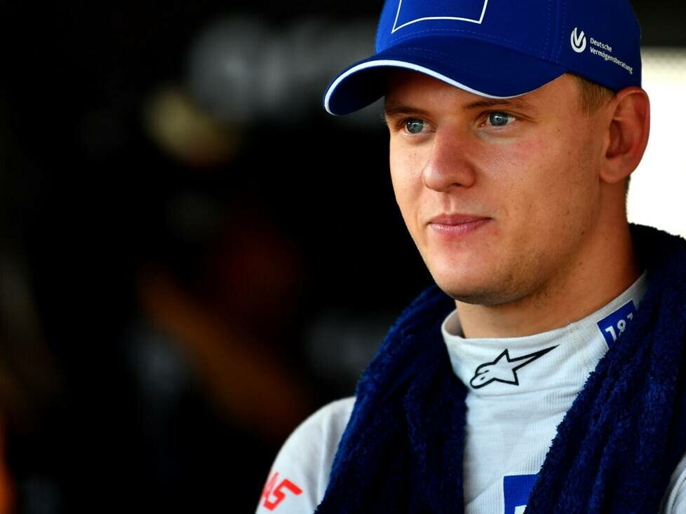 Mick Schumacher im Porträt beim Formel-1-Rennen 2022 in Baku