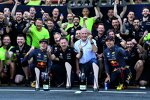 Max Verstappen (Red Bull), Christian Horner, Helmut Marko und Sergio Perez (Red Bull) 