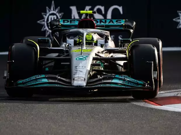 Titel-Bild zur News: Lewis Hamilton im Mercedes W13 in Baku 2022