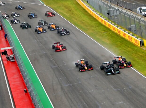 Titel-Bild zur News: Lewis Hamilton, Max Verstappen, Sergio Perez