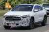 Bild zum Inhalt: Mercedes GLA Facelift als Erlkönig erwischt