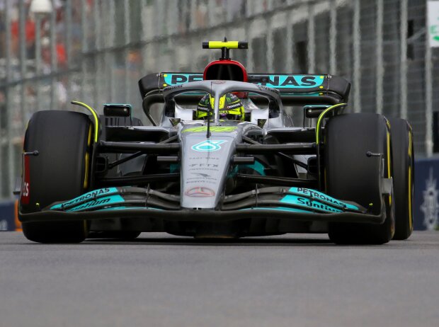 Titel-Bild zur News: Lewis Hamilton (Mercedes) beim Training zum Formel-1-Rennen in Kanada 2022