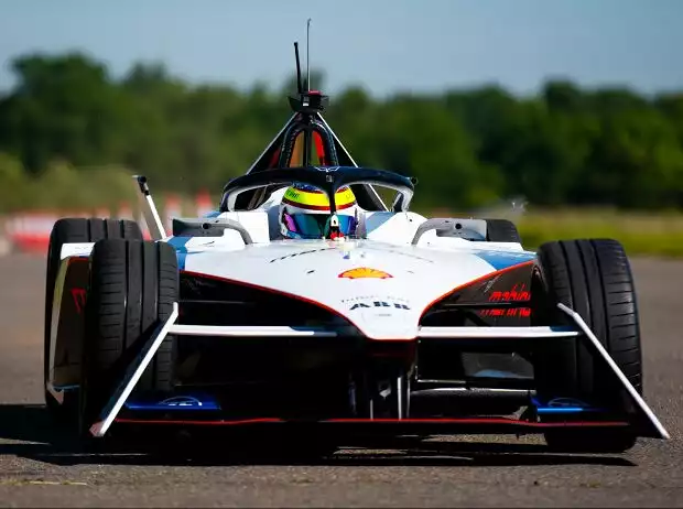 Titel-Bild zur News: Der Rollout ist absolviert, als nächstes geht es für den Mahindra M9Electro Gen3 nach Goodwood