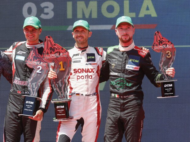 Mirko Bortolotti feiert seinen dritten Platz auf dem Podium von Imola Mirko Bortolotti feiert seinen dritten Platz auf dem Podium von Imola