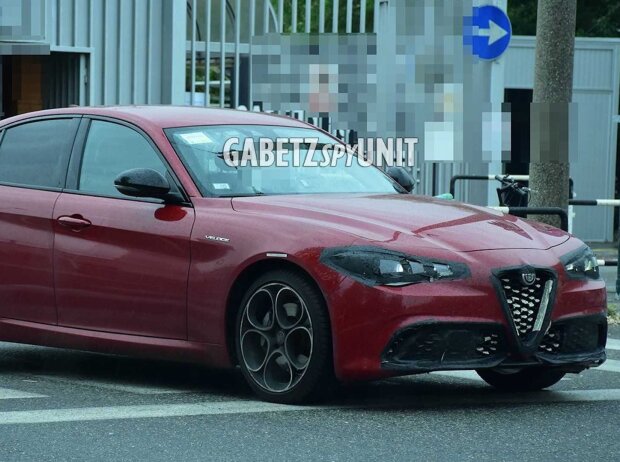 Titel-Bild zur News: Alfa Romeo Giulia Facelift-Spionage-Aufnahmen
