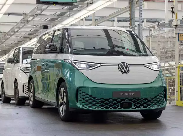 Beginn der Serienproduktion des VW ID. Buzz in Hannover (2. Juni 2022) Titel-Bild zur News: Beginn der Serienproduktion des VW ID. Buzz in Hannover (2. Juni 2022)