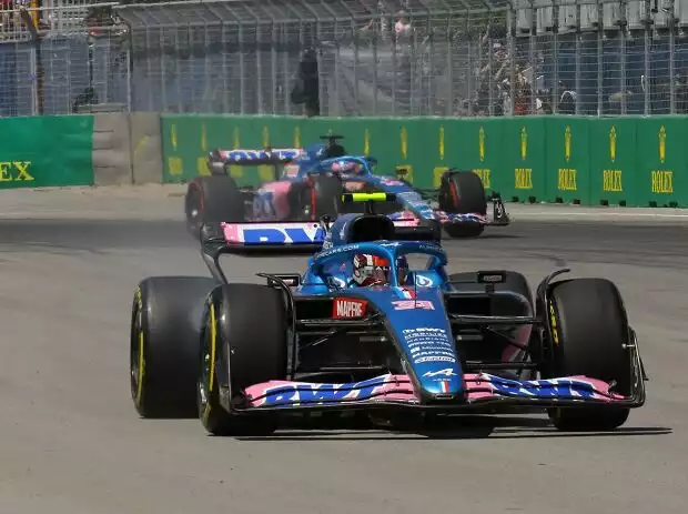 Esteban Ocon vor Fernando Alonso (Alpine) beim Formel-1-Rennen in Kanada 2022 Titel-Bild zur News: Esteban Ocon vor Fernando Alonso (Alpine) beim Formel-1-Rennen in Kanada 2022