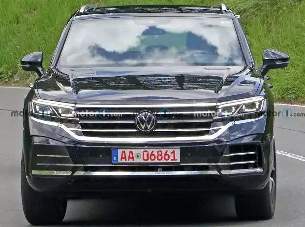 Volkswagen Touareg Facelift auf neuen Erlkönigfotos Titel-Bild zur News: Volkswagen Touareg Facelift auf neuen Erlkönigfotos