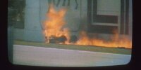 Der Feuerunfall von Gerhard Berger 1989 in Imola auf einem TV-Bildschirm