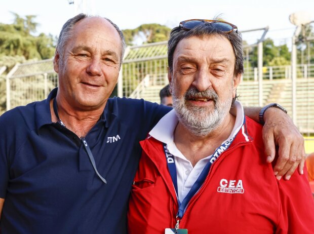 Gerhard Berger (links) mit Fabio Nobis von der Feuerwehr in Imola