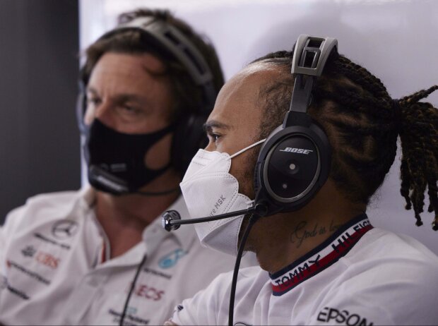 Titel-Bild zur News: Mercedes-Motorsportchef Toto Wolff und Lewis Hamilton