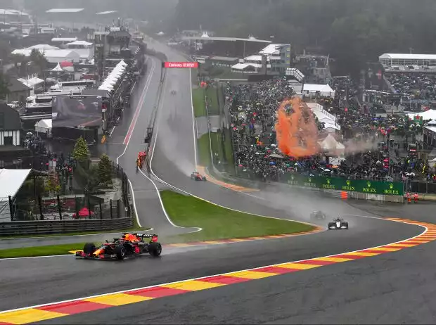 Max Verstappen, George Russell Titel-Bild zur News: Max Verstappen, George Russell