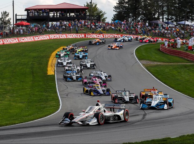 Titel-Bild zur News: Start zum IndyCar-Rennen in Mid-Ohio 2020