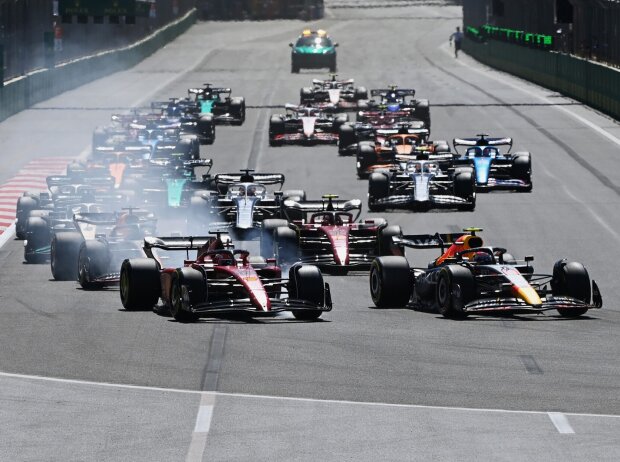 Titel-Bild zur News: Der Start zum Formel-1-Rennen in Baku 2022