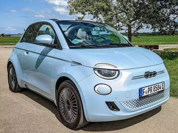 Fiat 500 Elektro Cabrio (2022) Titel-Bild zur News: Fiat 500 Elektro Cabrio (2022)