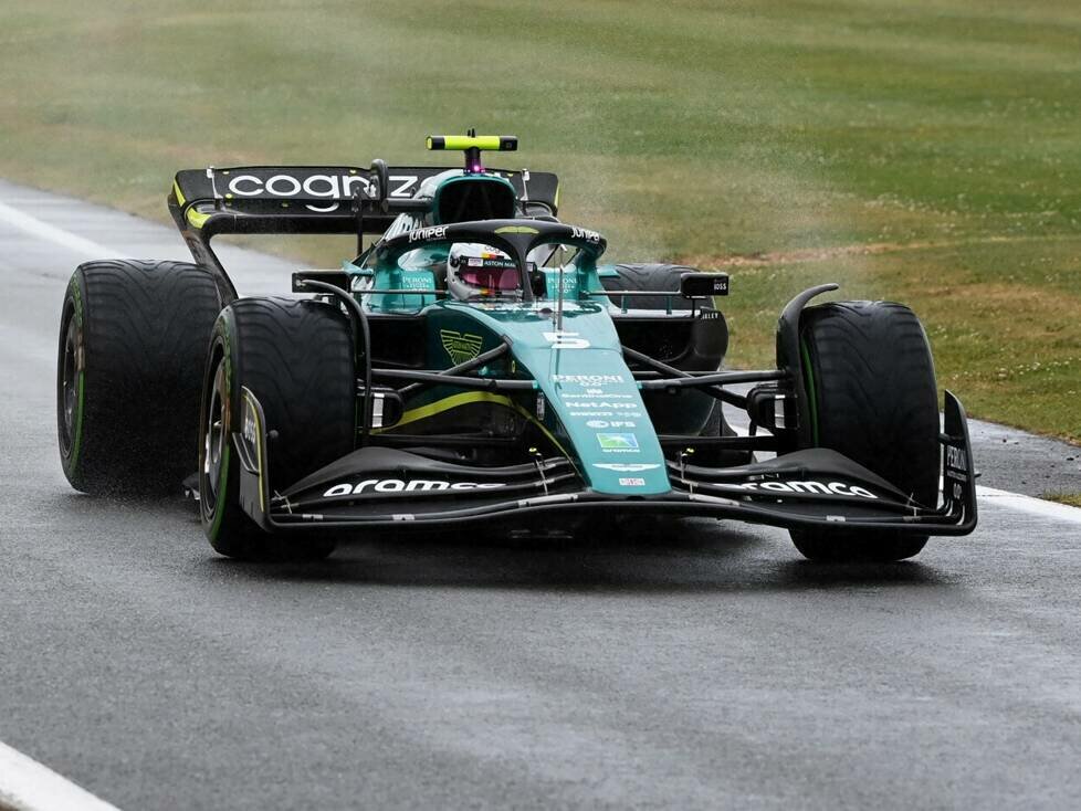 Sebastian Vettel im Formel-1-Qualifying in Silverstone 2022 im Aston Martin AMR22