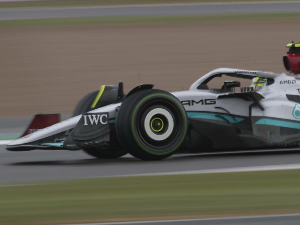 Lewis Hamilton im Mercedes W13 im Formel-1-Qualifying 2022 in Silverstone