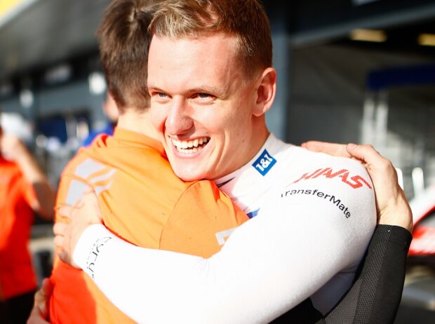 Titel-Bild zur News: Pure Freude bei Mick Schumacher und Haas nach den ersten Formel-1-Punkten