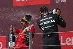 Carlos Sainz (Ferrari) und Lewis Hamilton (Mercedes) 