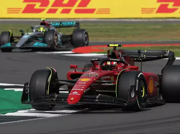 Carlos Sainz, Lewis Hamilton Titel-Bild zur News: Carlos Sainz, Lewis Hamilton