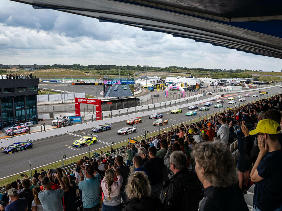 Zuschauer beim ADAC GT Masters in Zandvoort